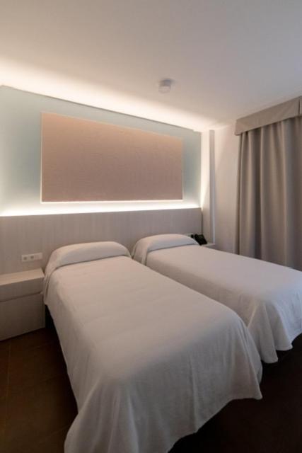 Hotel Alkazar Valencia Bagian luar foto