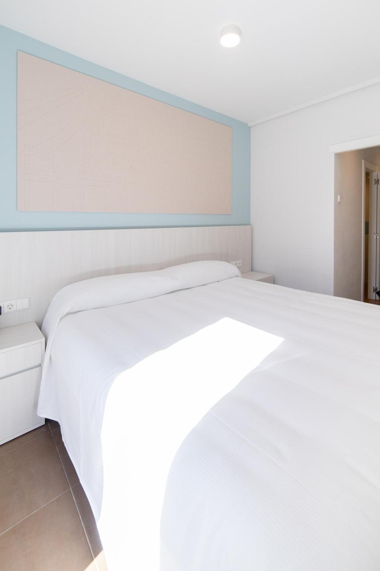 Hotel Alkazar Valencia Bagian luar foto