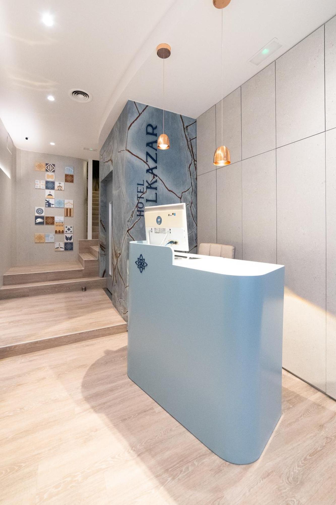Hotel Alkazar Valencia Bagian luar foto