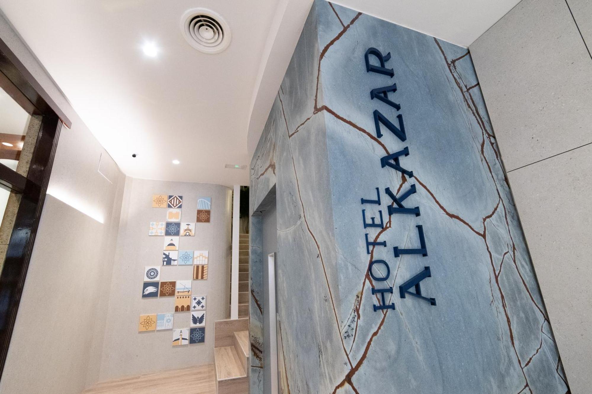 Hotel Alkazar Valencia Bagian luar foto