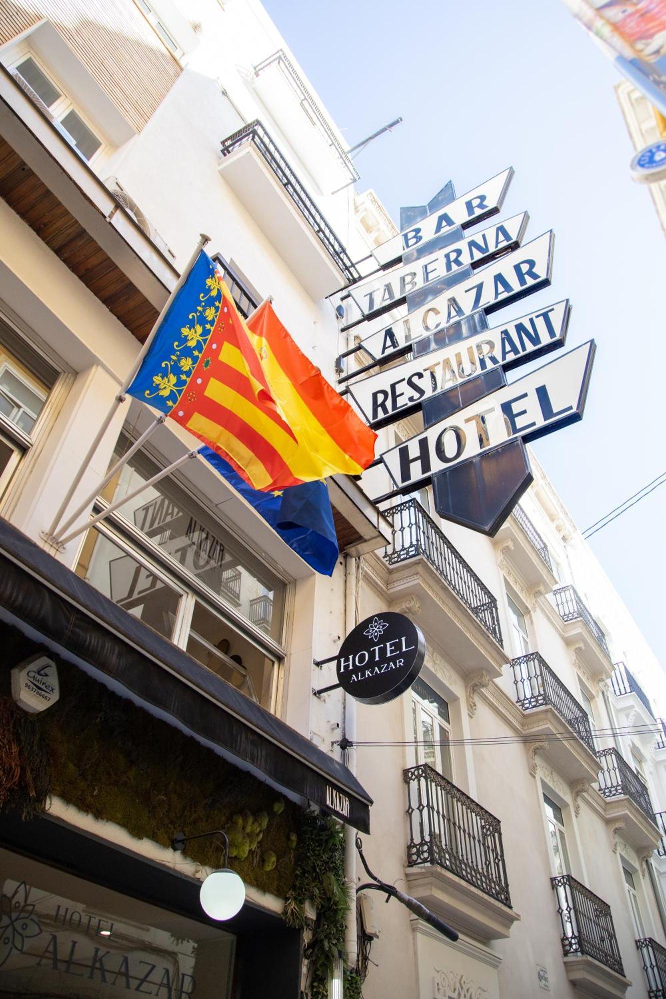 Hotel Alkazar Valencia Bagian luar foto