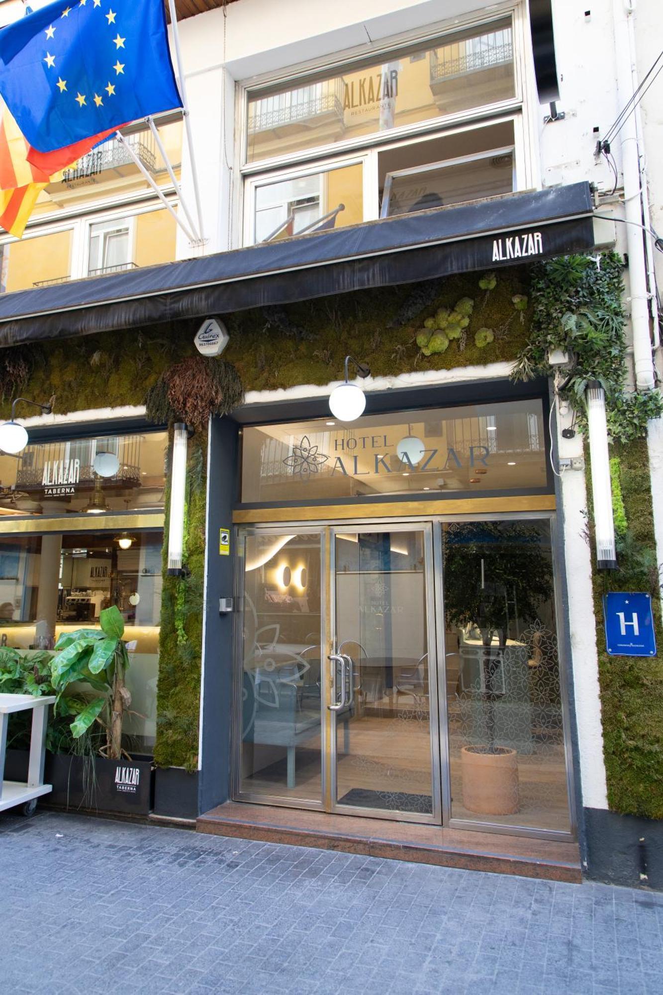 Hotel Alkazar Valencia Bagian luar foto