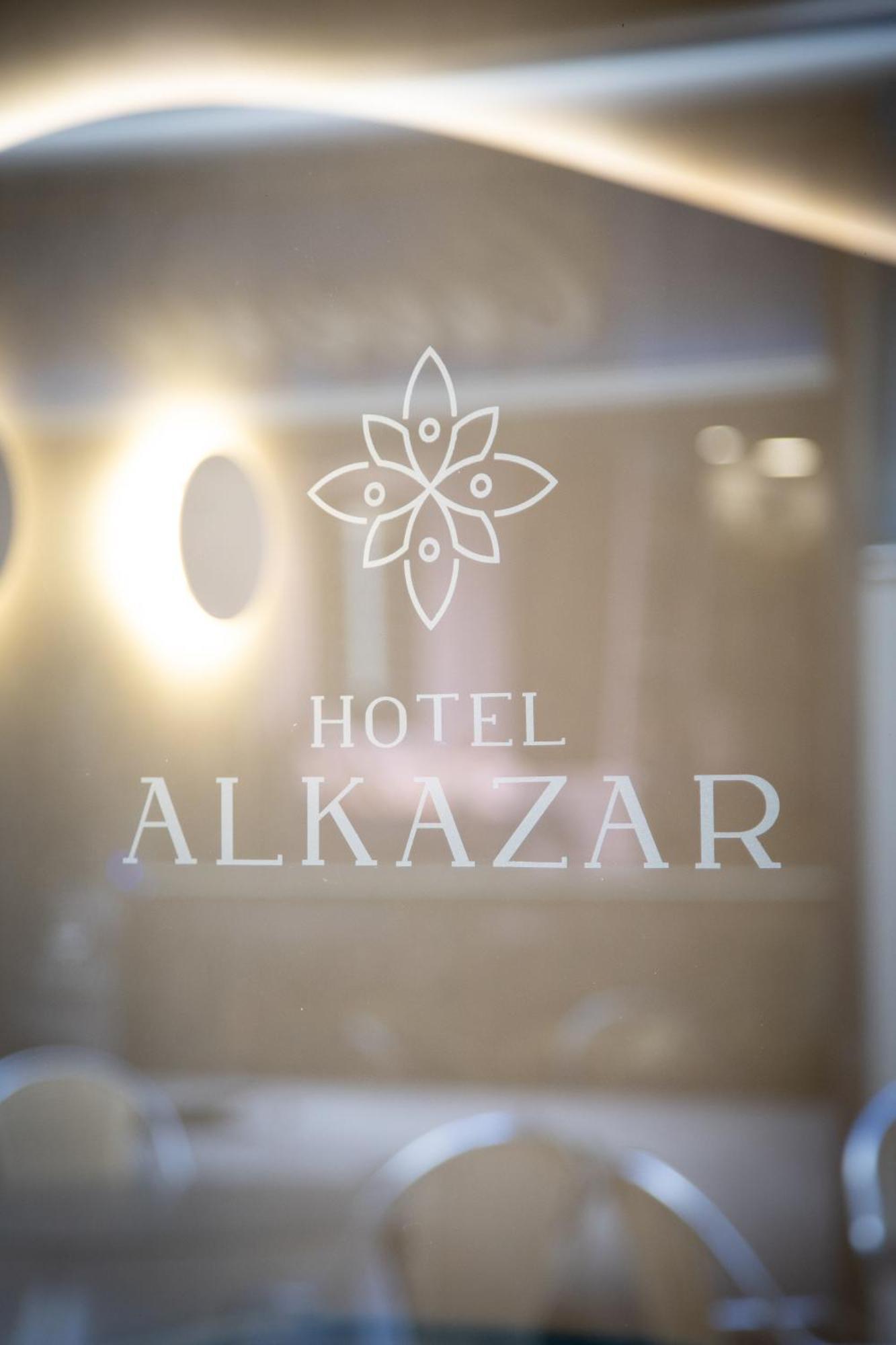 Hotel Alkazar Valencia Bagian luar foto