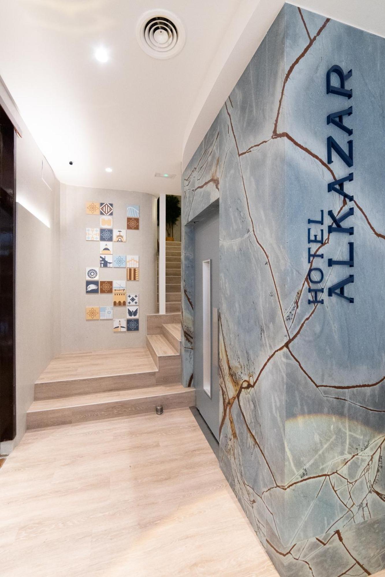 Hotel Alkazar Valencia Bagian luar foto