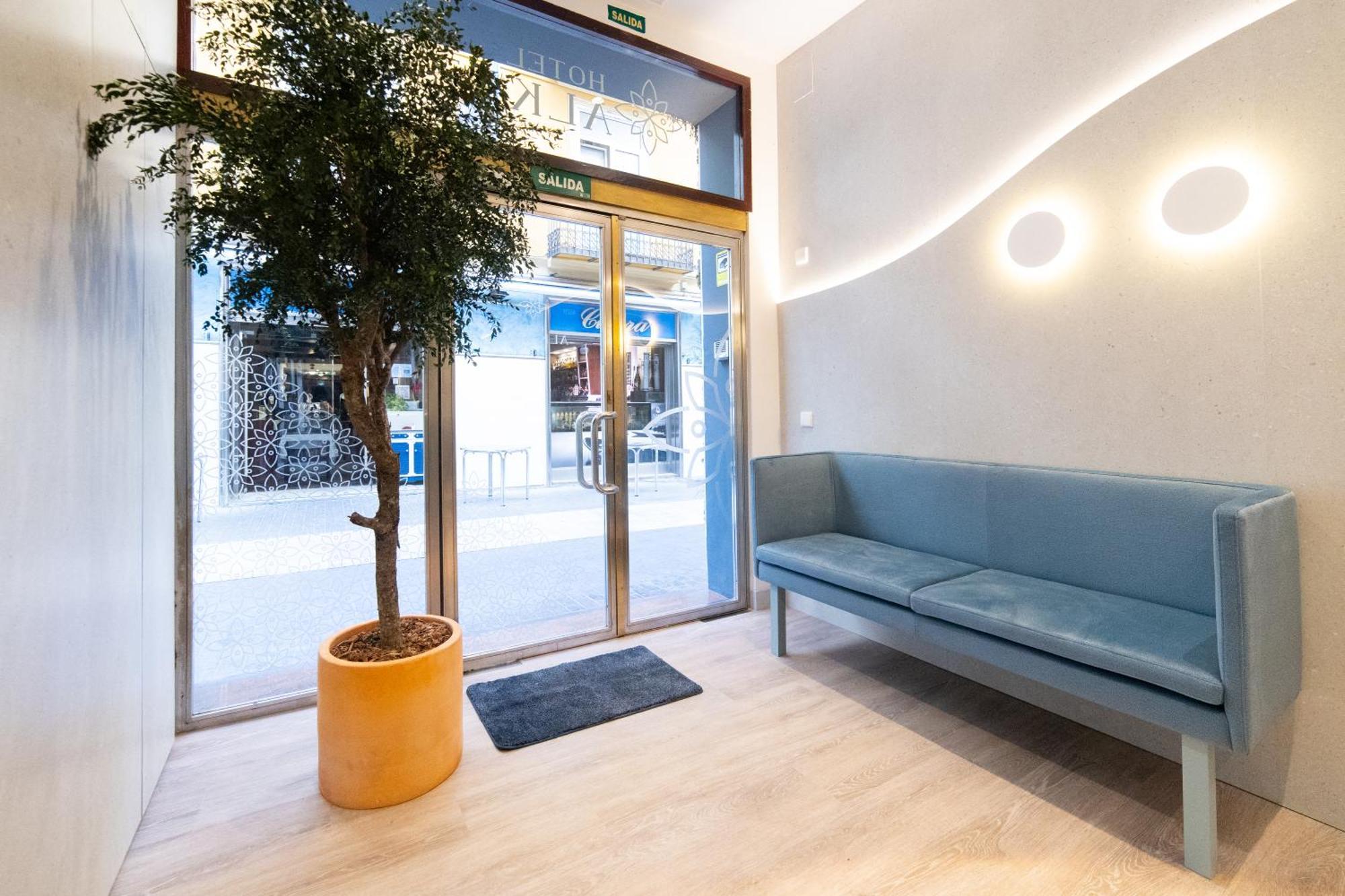 Hotel Alkazar Valencia Bagian luar foto