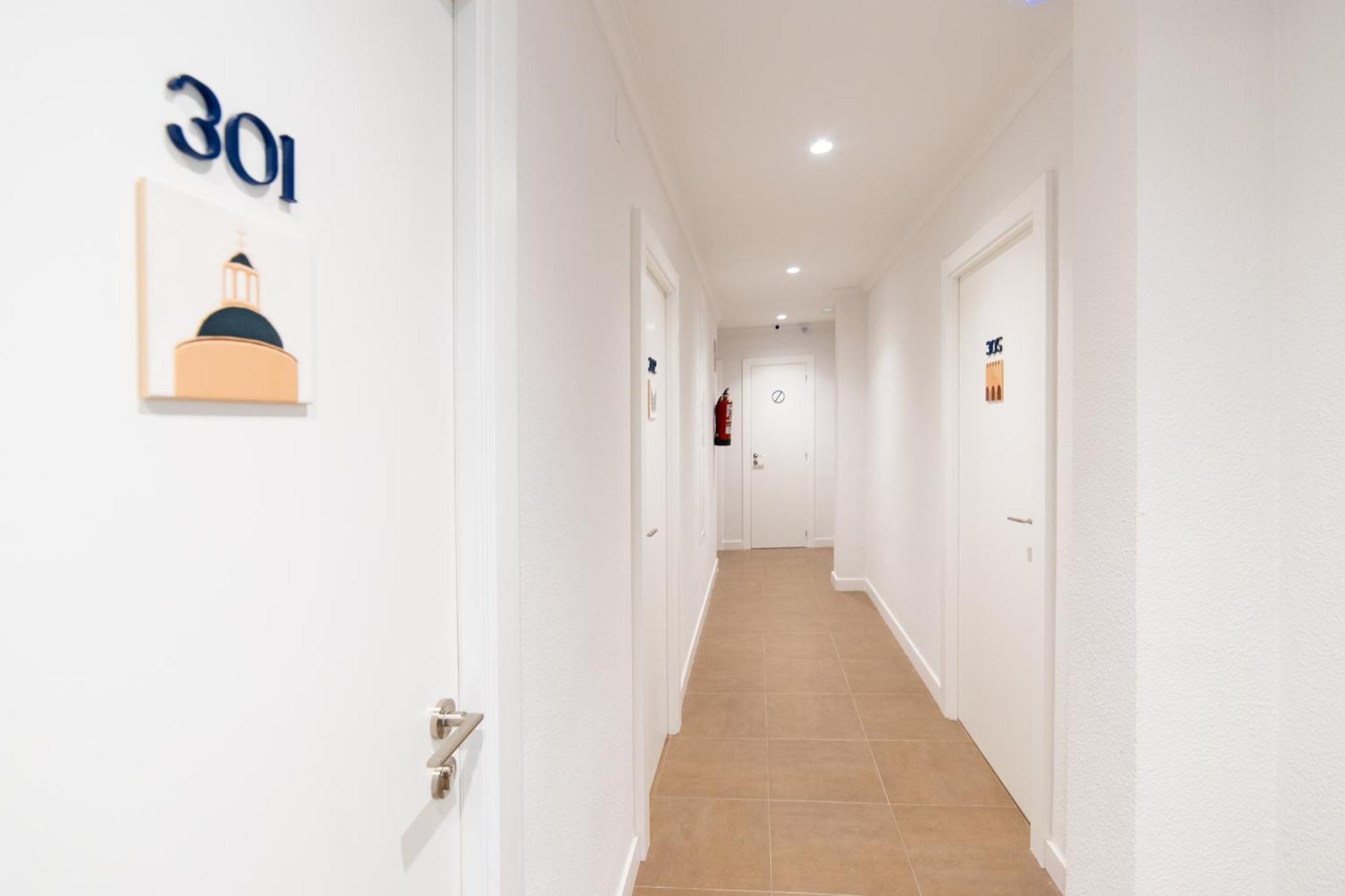 Hotel Alkazar Valencia Bagian luar foto