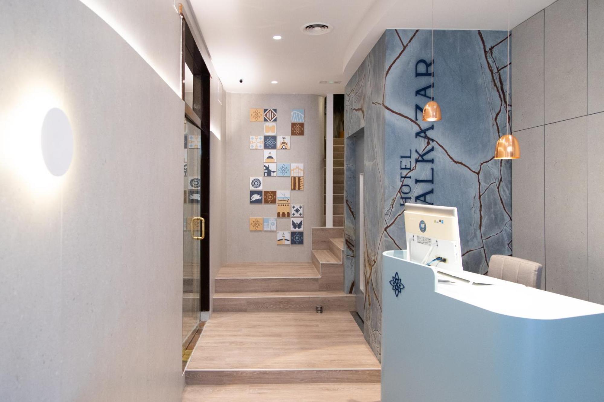 Hotel Alkazar Valencia Bagian luar foto
