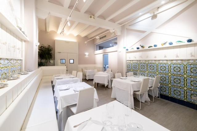 Hotel Alkazar Valencia Bagian luar foto