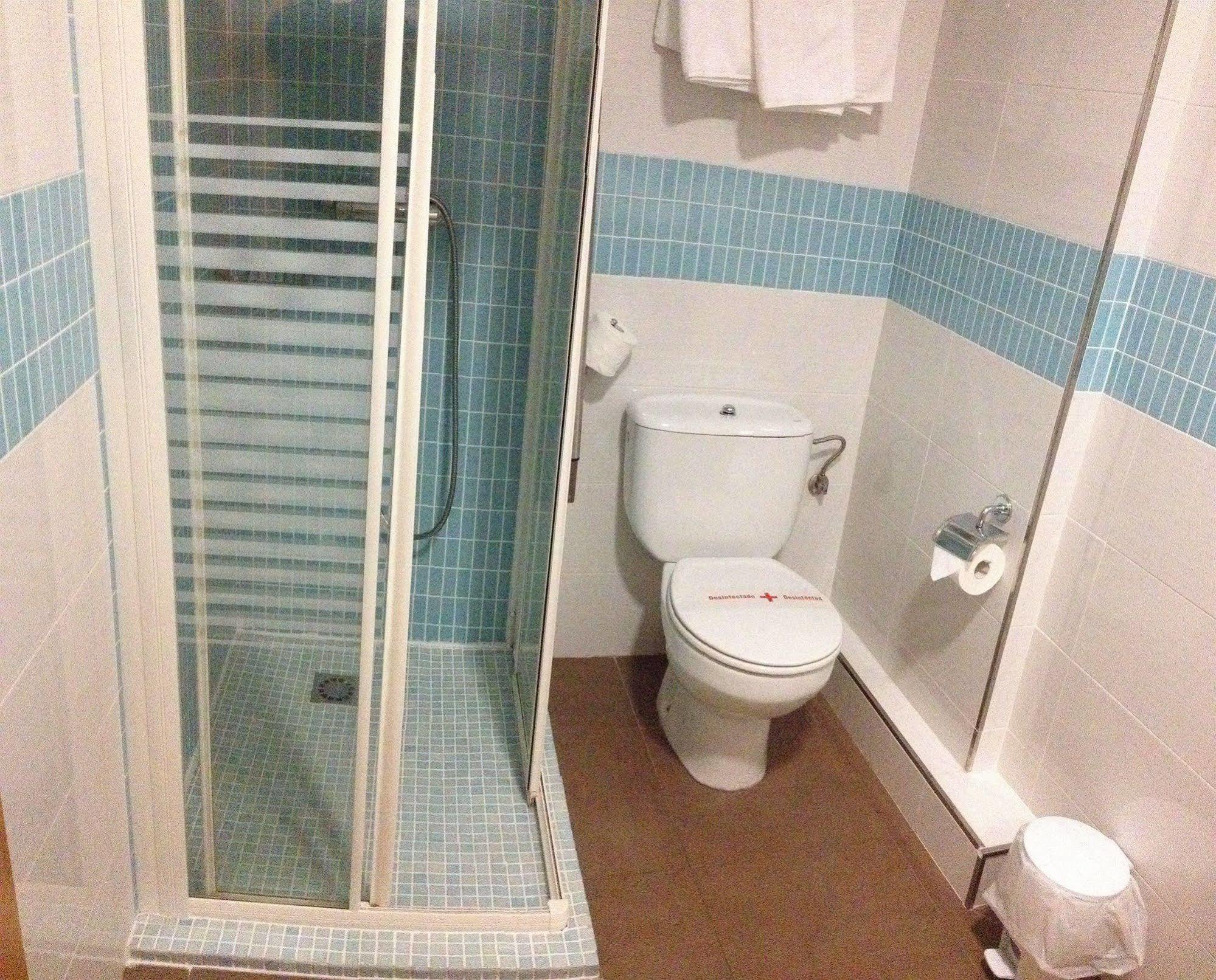 Hotel Alkazar Valencia Bagian luar foto