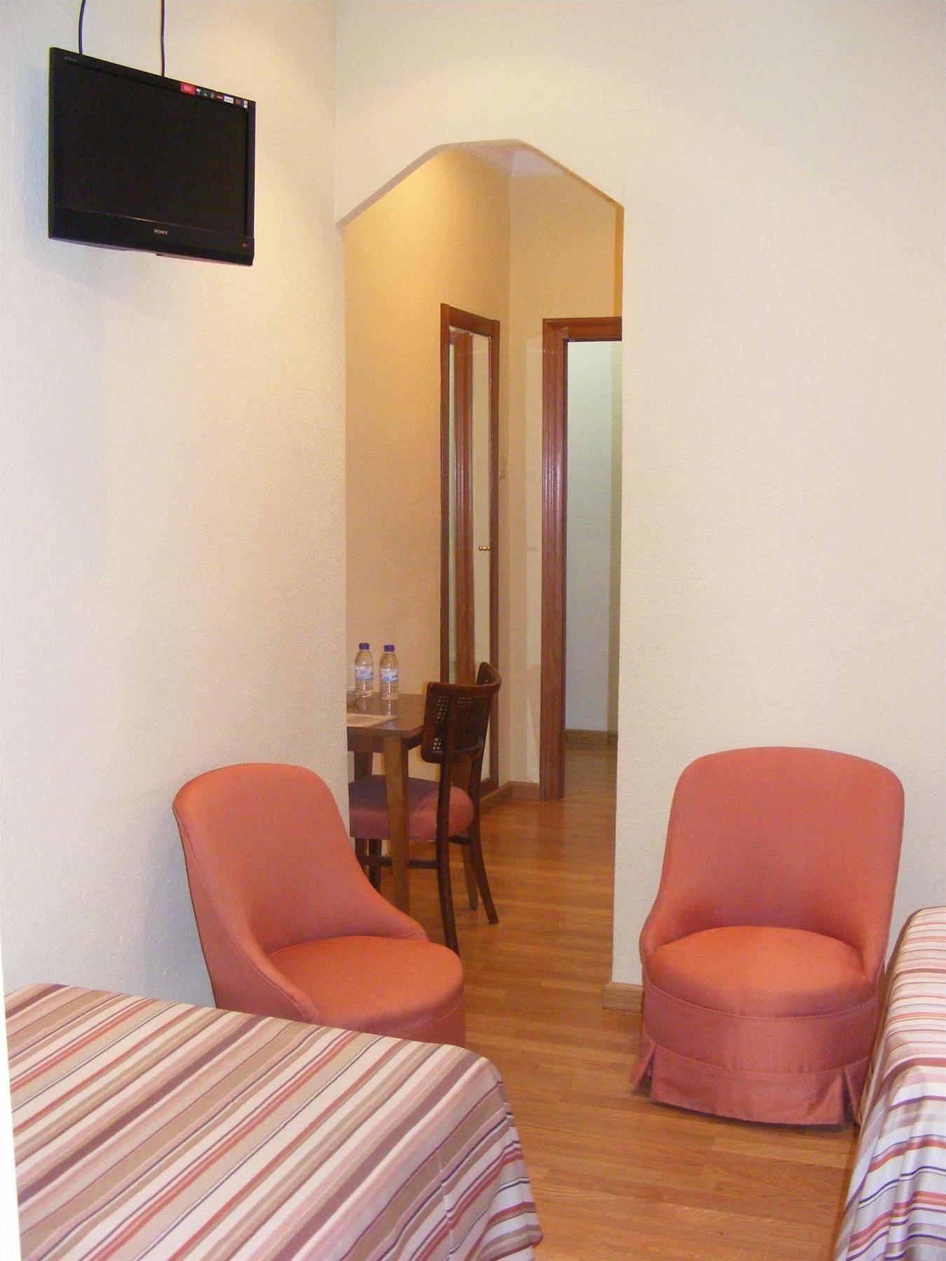 Hotel Alkazar Valencia Bagian luar foto