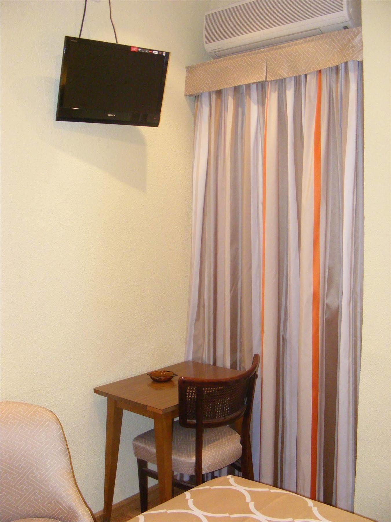 Hotel Alkazar Valencia Bagian luar foto