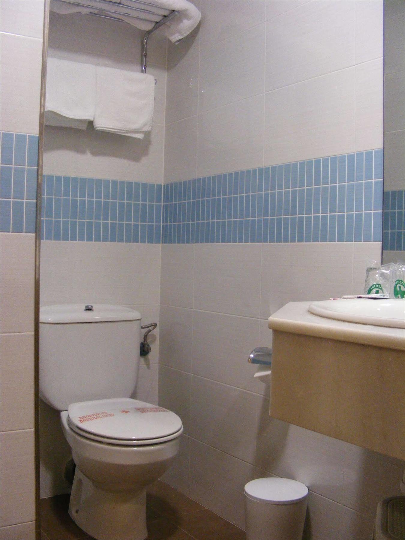 Hotel Alkazar Valencia Bagian luar foto