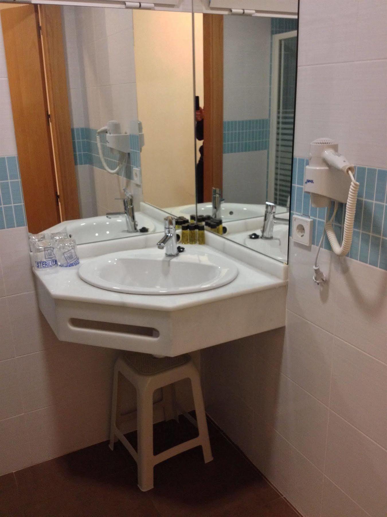 Hotel Alkazar Valencia Bagian luar foto